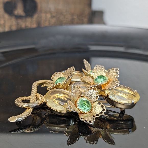 1930's Vaseline Uranium Glass, Czech Glass Filigree Brooch - Picture 7 of 13